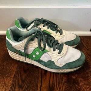 Saucony Shamrock Shadow 5000 women’s 11.5/men’s 10 VGUC